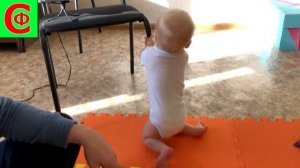 Вот именно ТАК! Должен ВСТАВАТЬ и ПОЛЗАТЬ на четвереньках ребенок.  Фролков С. В.