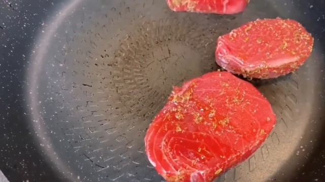 Стейки из филе тунца. Улётный рецепт! Вкусно и просто! Вот это Кухня! смотреть онлайн