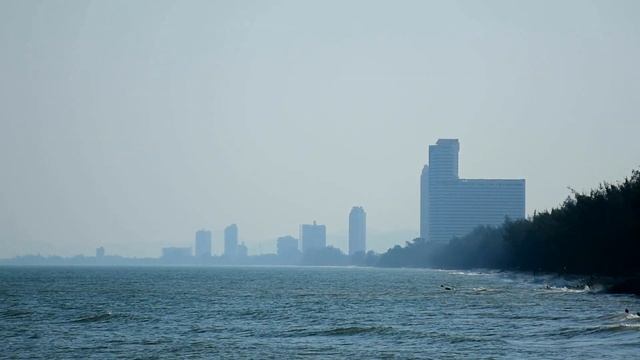 Чаам -  город местных туристов и европейских пенсионеров. Западное побережье Сиамского залива.