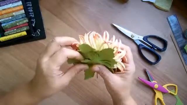 МК Цветы из фоамирана. Хризантема из фоамирана. смотреть онлайн