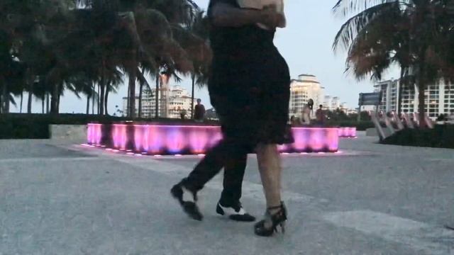 Una noche Mas - Brendi y Marco смотреть онлайн