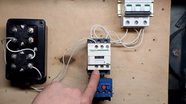 Схема пуска электродвигателя 380 В через магнитный пускатель с тепловым реле. Пошагово и со схемой. смотреть онлайн