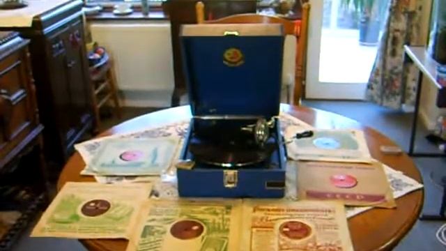 Blue Russian portable Gramophone смотреть онлайн