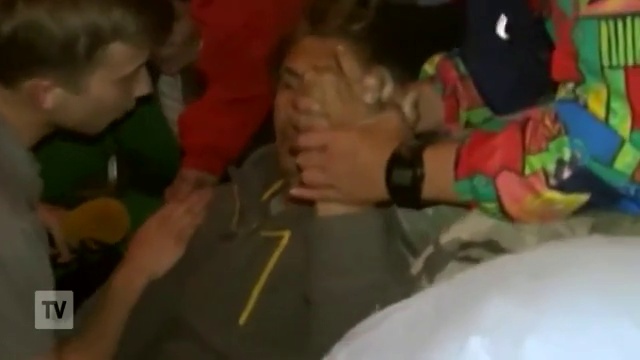 Видео обстрела автобуса, где погиб журналист Первого канала Анатолий Клян... смотреть онлайн