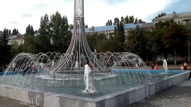 Фонтан у ДК Рубин в Саратове смотреть онлайн