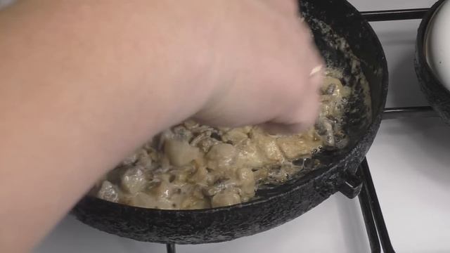 ЖУЛЬЕН С ЛОСОСЕМ В СЛОЁНОМ ТЕСТЕ, или что приготовить на 8 марта смотреть онлайн