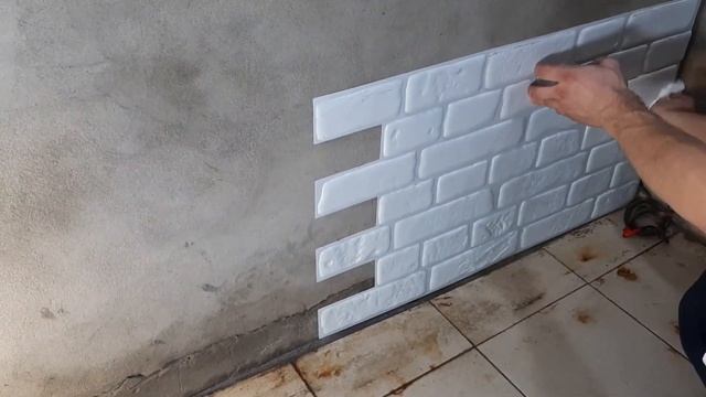 На штукатурку можно клеить панели ПВХ