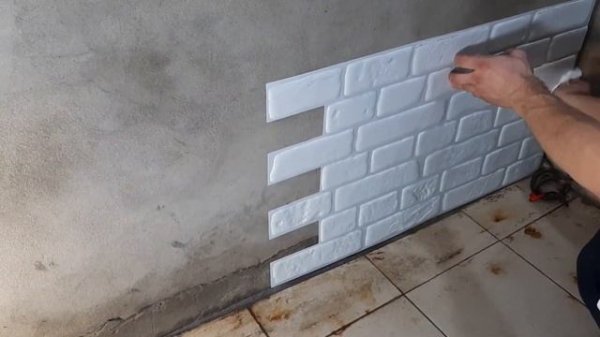 На штукатурку можно клеить панели ПВХ