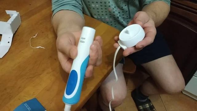 Электрическая зубная щетка Oral-B Vitality 3DWhite Braun смотреть онлайн