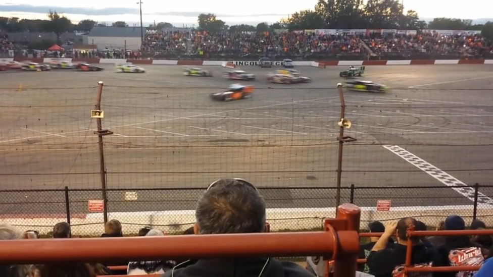 Начало трехчасовой гонки на выживание World Figure-8 смотреть онлайн