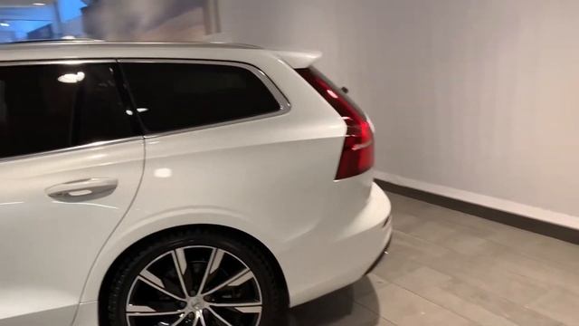 Volvo V60 D4 AWD смотреть онлайн