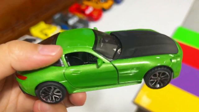 Box full of Model Car Jaguar, Nissan, Audi, Maserati, Peugeot, Pickup Truck , Police Pickup Trucks смотреть онлайн