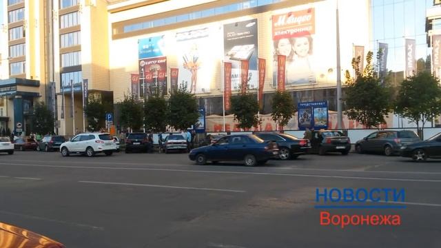 Воронежцы перебегают Кольцовскую, несмотря на ограждение - 20 августа 2014 года смотреть онлайн