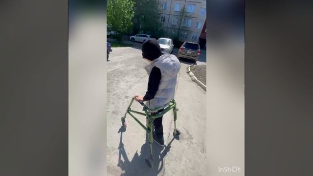 От школы до дома на ходунках ✊🏻💪 смотреть онлайн