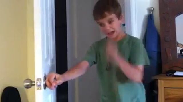 8 Ways to Throw a Temper Tantrum смотреть онлайн