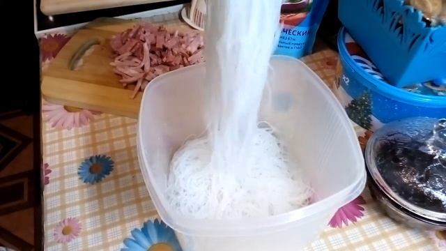 Кулинарный VLOG - Салат с фунчозой "Кружево" смотреть онлайн