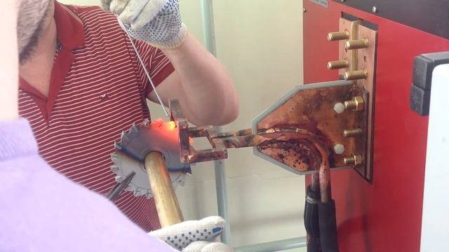 Индукционная пайка фрез, СЭЛТ-80/66. смотреть онлайн