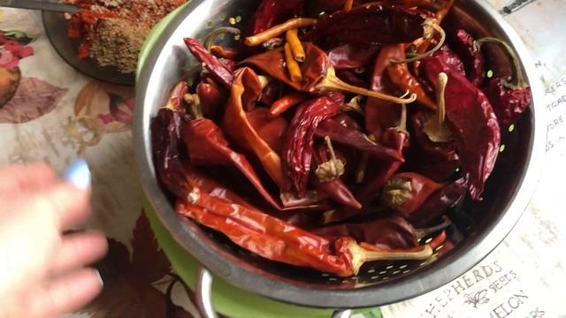 САМАЯ ВКУСНАЯ АДЖИКА. КАК ПРИГОТОВИТЬ ДОМА? ЭТОТ РЕЦЕПТ У МЕНЯ ПРОСЯТ ВСЕ. смотреть онлайн