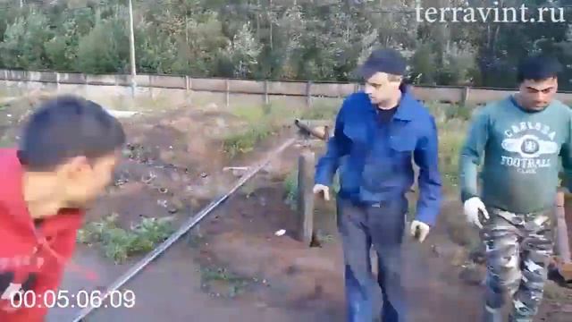 Ручной монтаж бетонной винтовой сваи смотреть онлайн