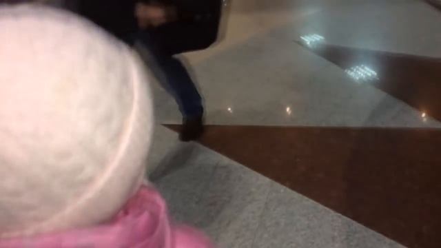 София едет на гимнастику Гимнастика для детей Как сесть на шпагат Растяжка на шпагат смотреть онлайн