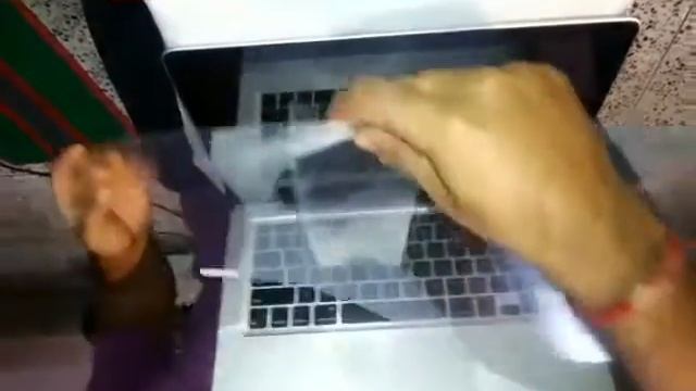 How to apply screen guard on Laptop/Macbook Pro смотреть онлайн
