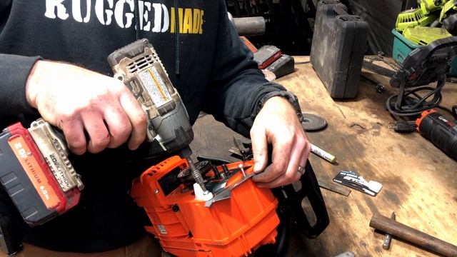 DIY Buckin’ Dogs for your Chainsaw смотреть онлайн