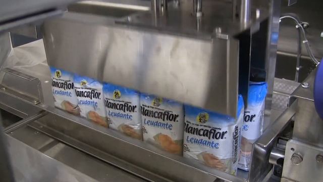 Shrink Wrapping Bags of Flour on Polypack Shrink Wrap Machine смотреть онлайн