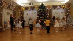 Новогодний хоровод«Супер детский сад» (под.гр)