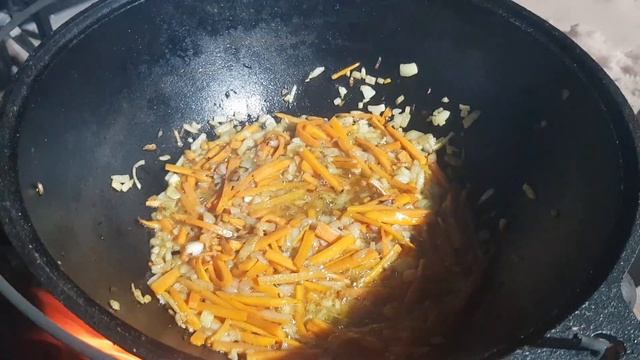 Плов в казане ,(ENG) Pilaf in a cast-iron cauldron смотреть онлайн