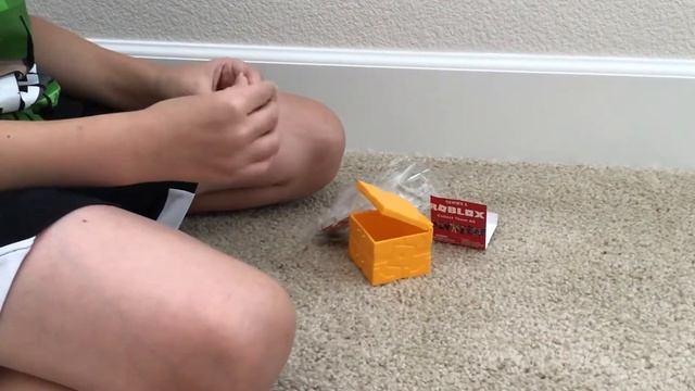 Unboxing roblox series 5 figure смотреть онлайн
