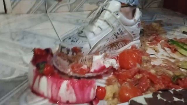 Crush Fruits and Cakes (Buffalo London) смотреть онлайн