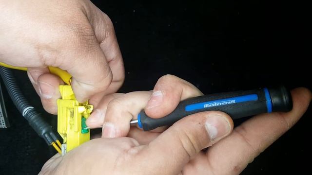 Disconnect Subaru Seat SRS Plug смотреть онлайн