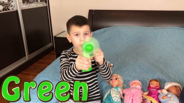 Дети ложат спать своих малышей - Are You Sleeping