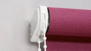 Установка стандартной рулонной шторы PRAKTO с натяжителем цепочки (крючок) на стену