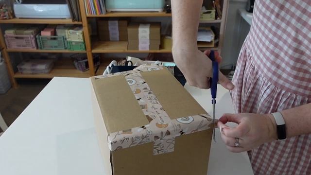 Packing Orders and Preparing April's Thread Club! ? | Studio Vlog #01 | Embroidery Small Business смотреть онлайн