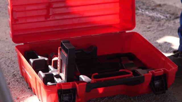 Нивелир Hilti. Видеоролик о продукте. Строительное оборудование. PR 30-HVS A12 смотреть онлайн