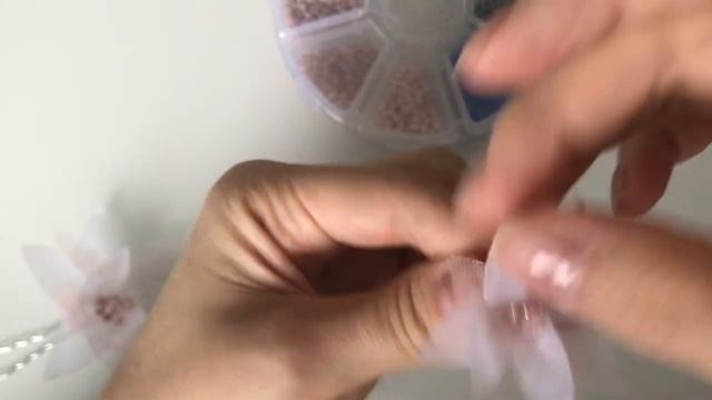 УКРАШЕНИЯ ДЛЯ ВОЛОС ИЗ ПРОВОЛОКИ И БУСИН СВОИМИ РУКАМИ смотреть онлайн