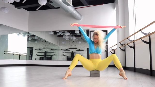 Stretching Art — Full Body Stretch with Yoga Band смотреть онлайн