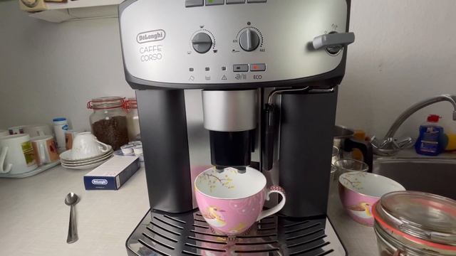 Espresso Kaffee aus Filterkaffee Pulver zubereiten De'Longhi Caffè Corso ESAM2803 Kaffeevollautomat смотреть онлайн