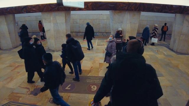 Moscow ? Metro Station Kitay-Gorod. Underground City Life. смотреть онлайн