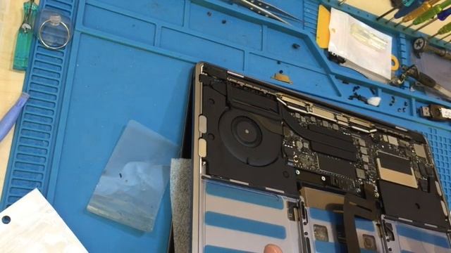 MacBook Pro A1708 2016 Battery Replacement смотреть онлайн