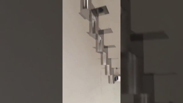 Хребтовая лестница из нержавейки с последующей облицовкой ступенями из ясеня смотреть онлайн