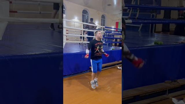 Двойные прыжки на скакалке- великолепное упражнение для ваших ног и крутое кардио смотреть онлайн