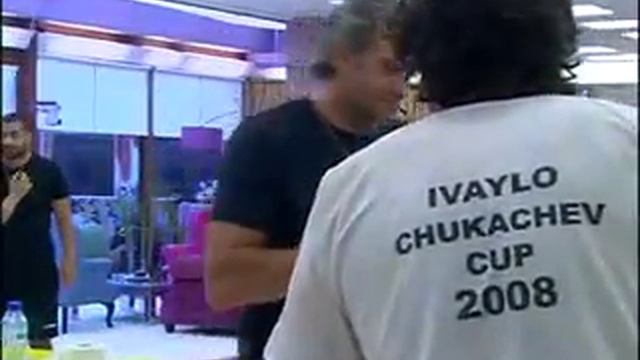 Ники показва хватки на Юлиан смотреть онлайн