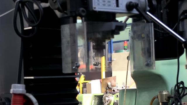 HUBERTS BFM32-P4 Bohr- und Fräsmaschine смотреть онлайн