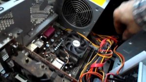 Ремонт компьютера при включении вентиляторы крутятся и всё черный экран самая частая причина проста