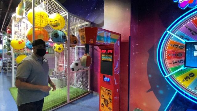 Visiting Egypts Biggest Shopping Mall (Cairo Festival City) And Playing At The Arcade. CFC Cairo