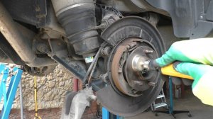 Замена задних тормозных дисков и колодок на Land Rover Discovery 4  3,0 Ленд Ровер Дискавери 4 2009