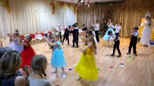 Музыкальная игра на новый год В сказку нас ведет дорога