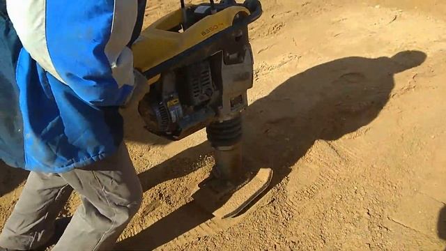 Трамбовка основания под искусственный газон смотреть онлайн